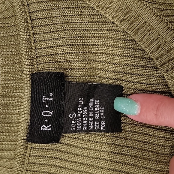 R.Q.T Sweater - Picture 8 of 9